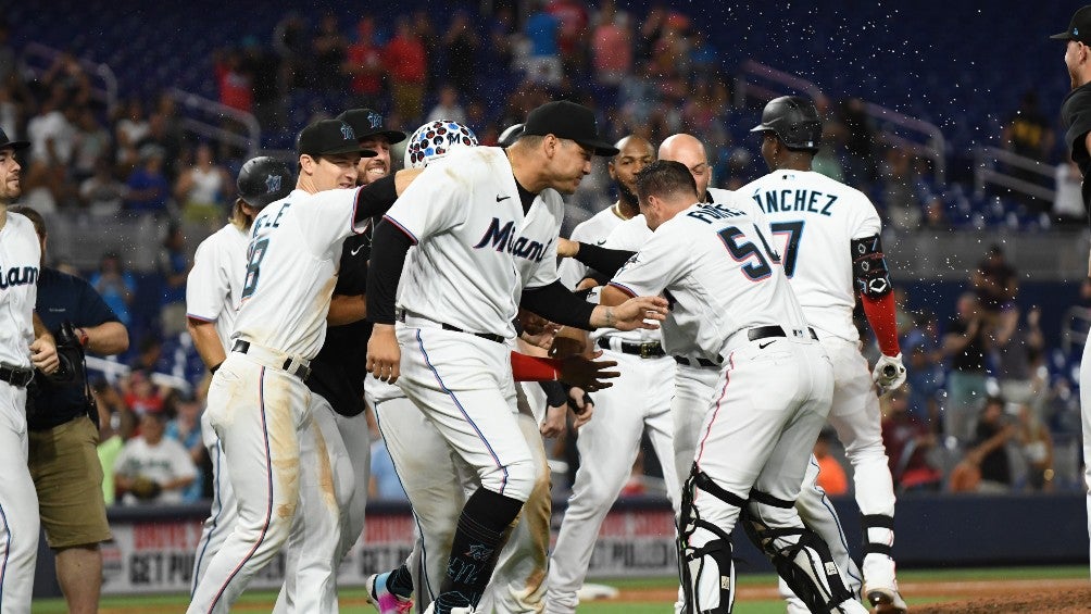 Jugador de los Marlins perdió un diente en juego