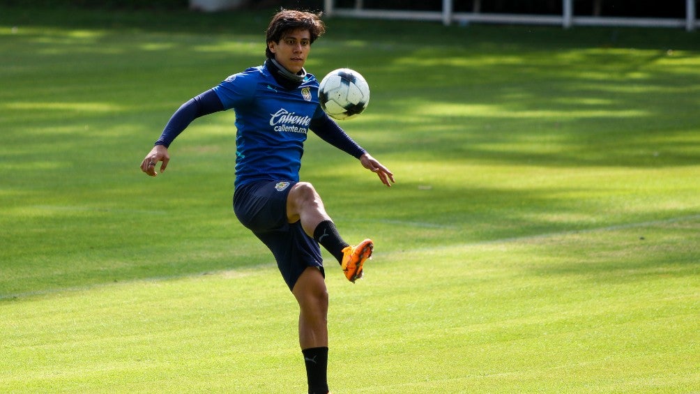 Chivas: José Juan Macías, captado yendo a desayunar con la playera del Rebaño