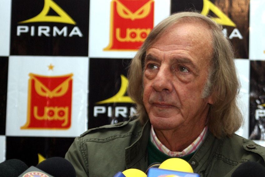 César Luis Menotti en conferencia de prensa