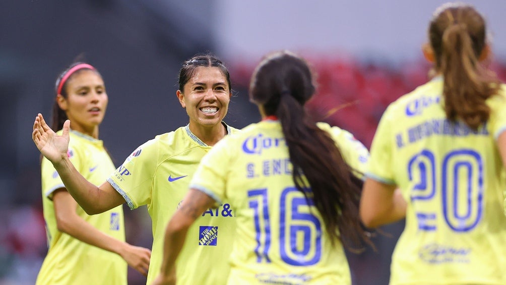 Kiana Palacios celebrando su gol vs Santos