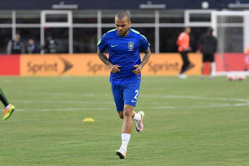 Dani Alves previo a un partido de Brasil