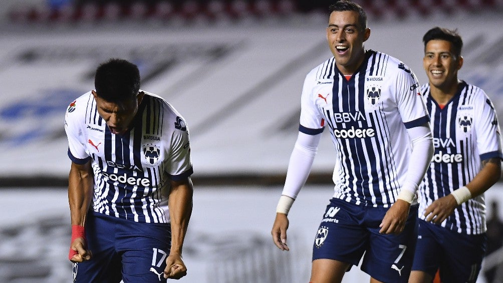 Jugadores de Rayados celebran anotación 