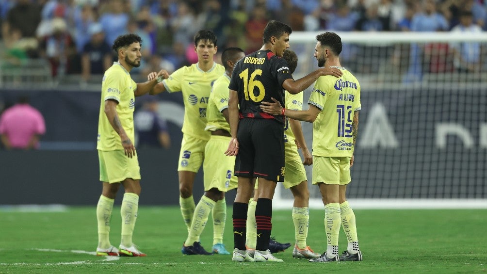 América: Jugadores esperaron afuera de los vestidores del City para intercambiar playeras