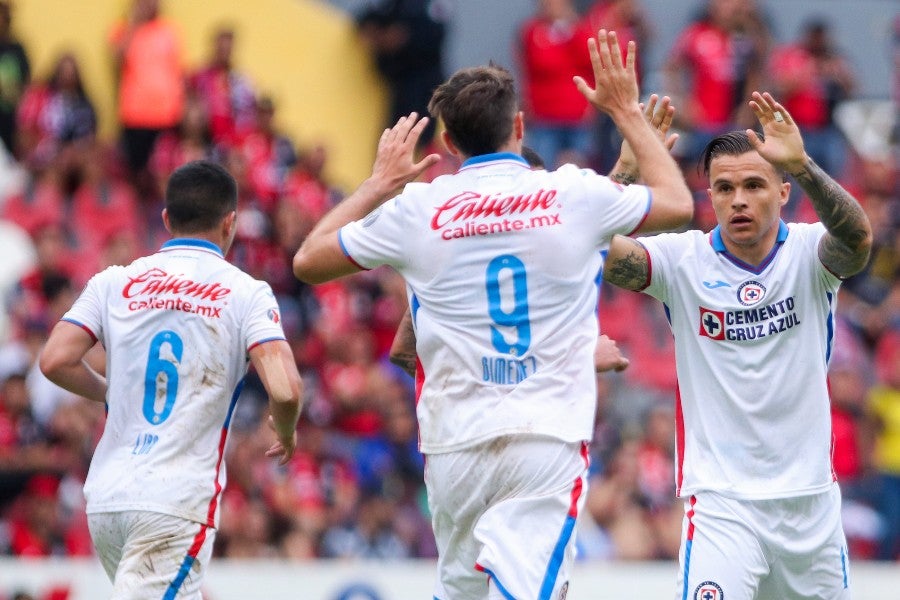 Tabó y Giménez festejando un gol