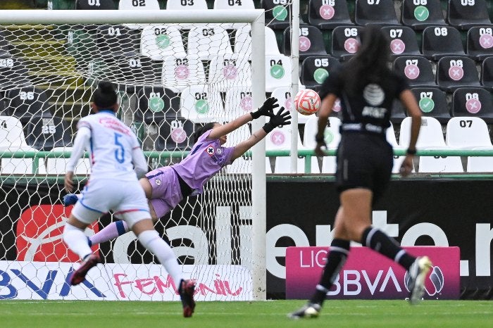 Acción en el León vs Cruz Azul