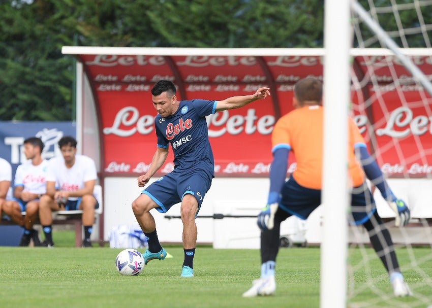 Chucky Lozano en entrenamiento de Napoli