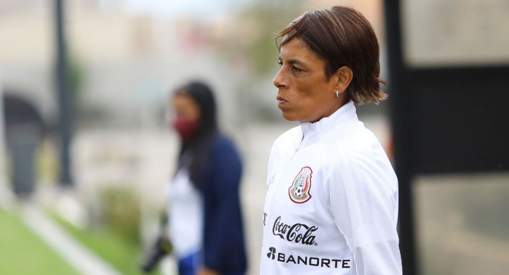 Maribel Domínguez entrenando al Tri Femenil Sub 20