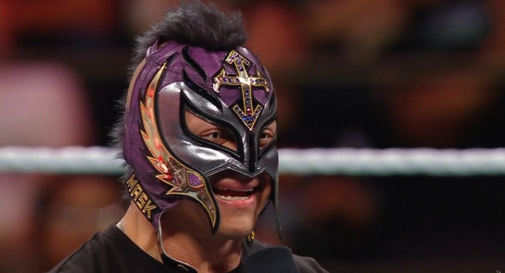 Rey Mysterio en el festejo de su vigésimo aniversario con la WWE