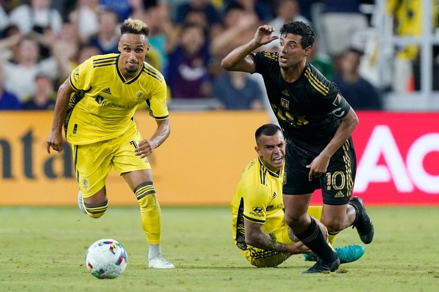 Carlos Vela durante un partido con LAFC