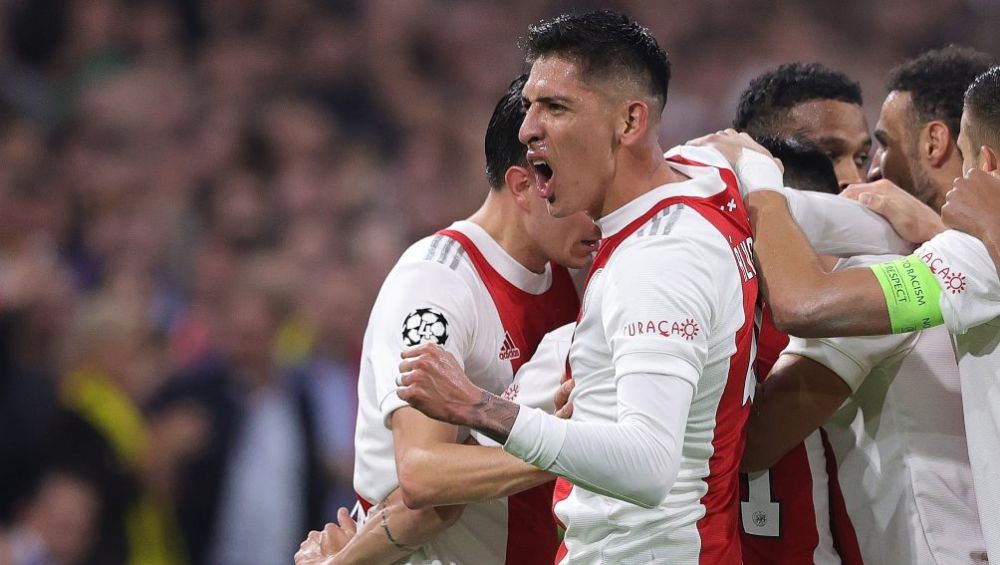 Edson Álvarez en festejo con Ajax