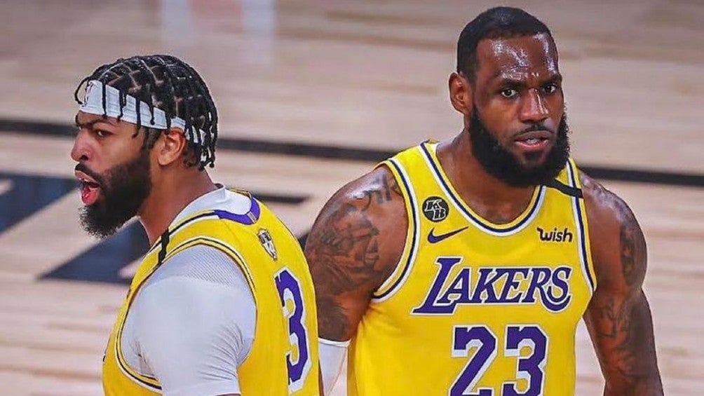 Lebron James y Davis en juego con los Lakers