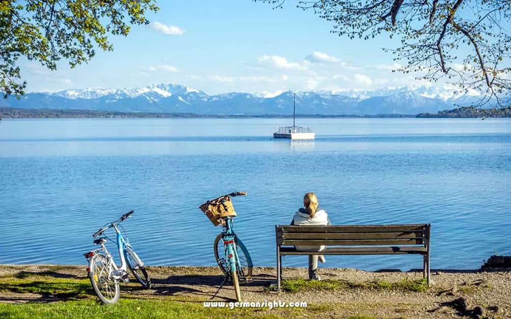 La vista del lago Starnberg en Alemania