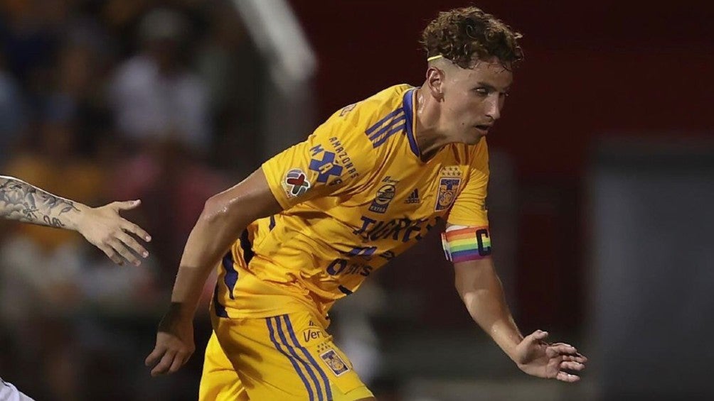 Igor en partido con Tigres