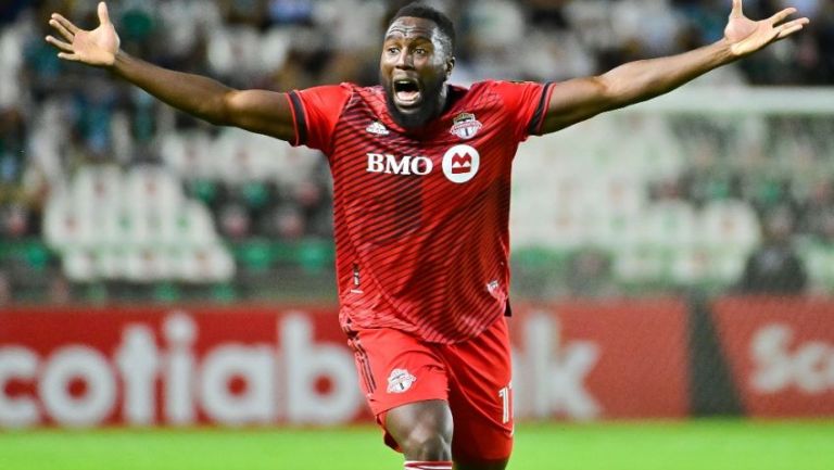 Jozy Altidore en festejo de gol