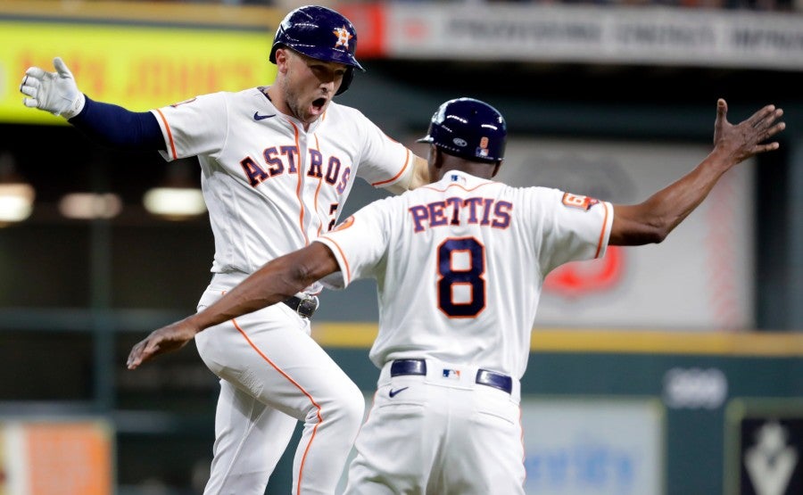 Alex Bregman celebra cuadrangular