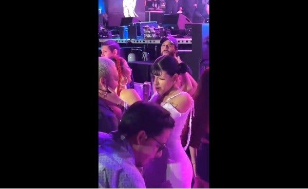 Christian Nodal y Cazzu derrocharon amor en concierto de Wisin y Yandel