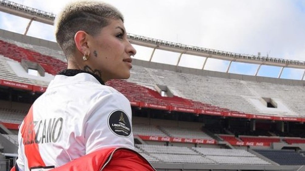 Cazzu en el Estadio Antonio Vespucio Liberti, casa de River Plate