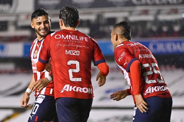 Mozo, Vega y el Piojo Alvarado, los referentes de Chivas