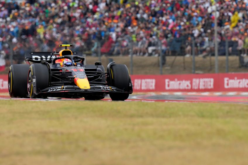 Checo Pérez durante un Gran Premio