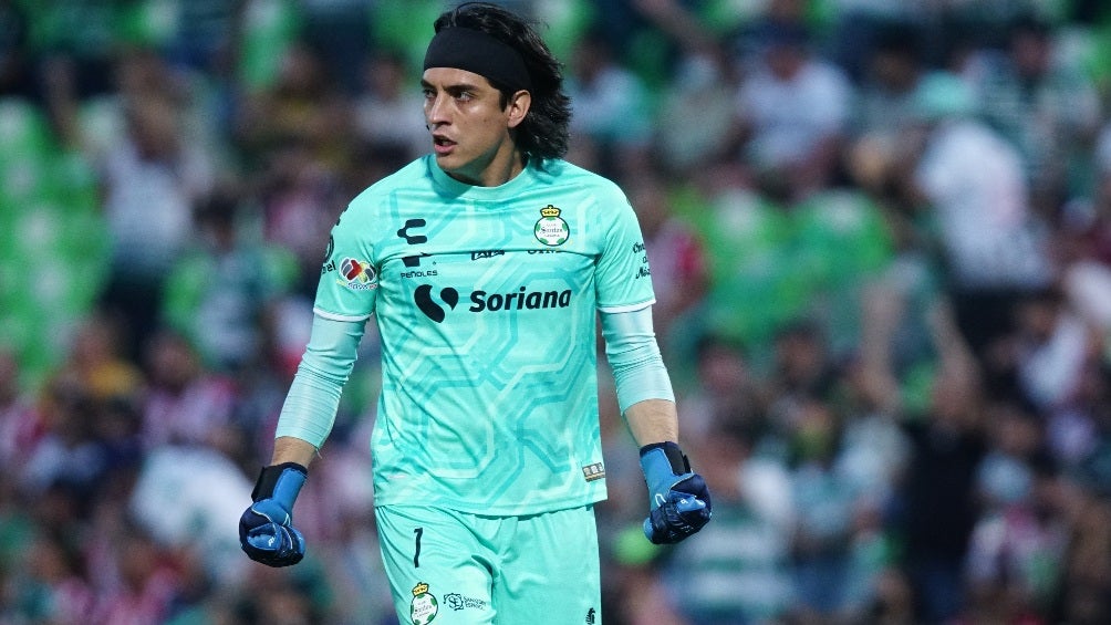 Carlos Acevedo celebrando un gol de Santos