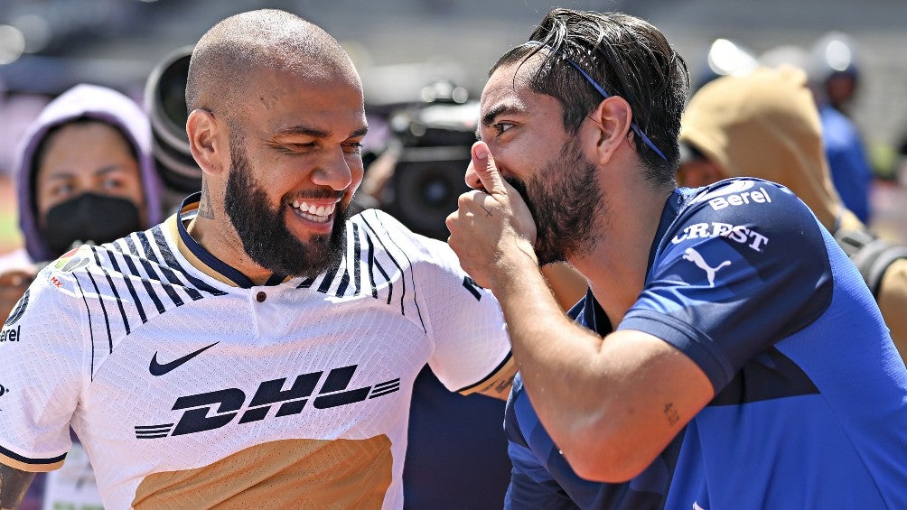 Pizarro y Alves platicando previo al partido