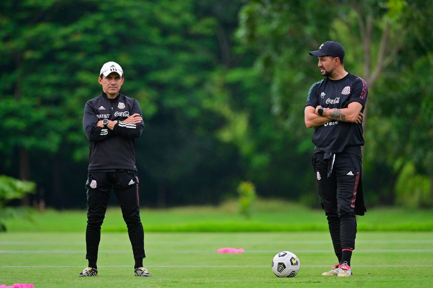 Yasser Corona y Luis Pérez durante un entrenamiento del Tri Sub 20