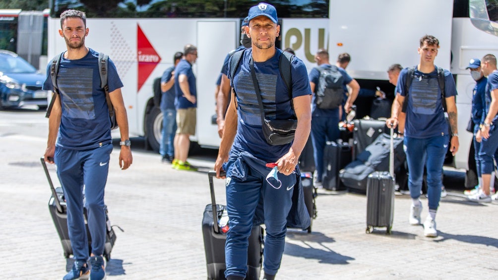 Pumas en su llegada a Barcelona