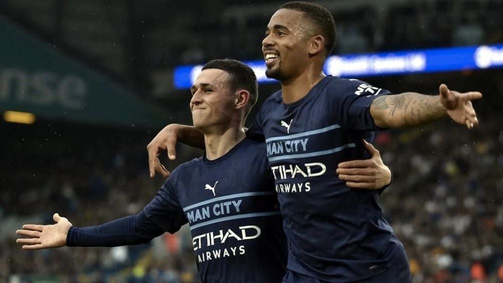 Phil Foden y Gabriel Jesus celebrando