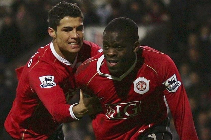 Louis Saha y Cristiano Ronaldo festejando un gol