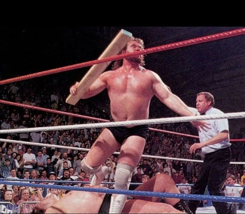 Hacksaw en el ring