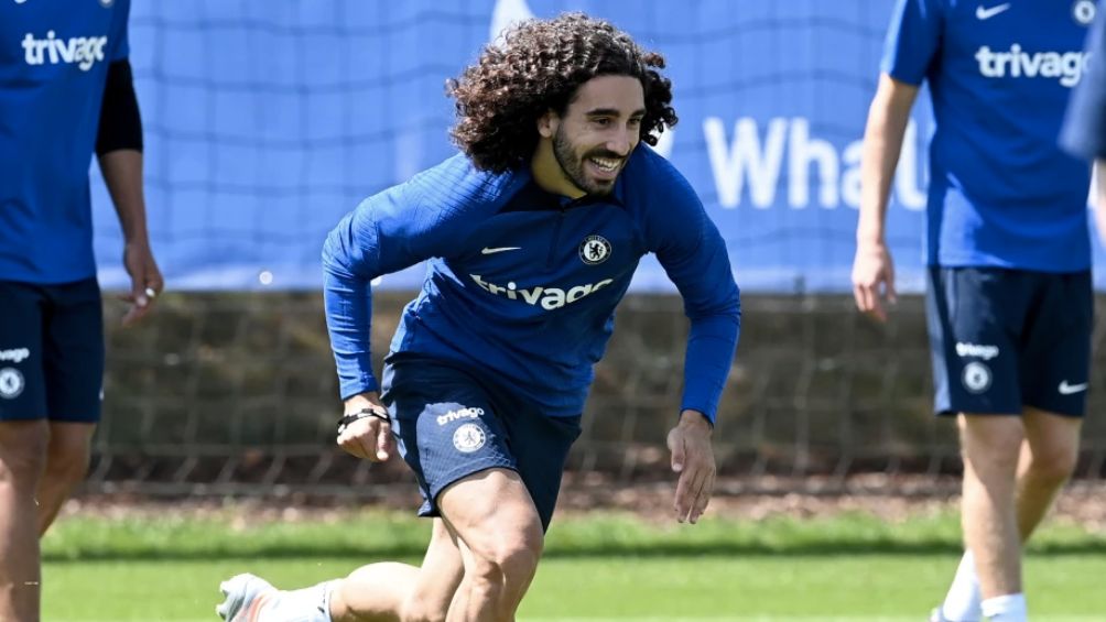 Cucurella entrenando con el Chelsea