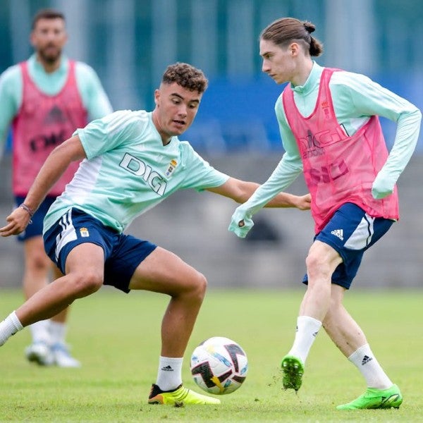 Marcelo Flores durante entrenamiento del Real Oviedo