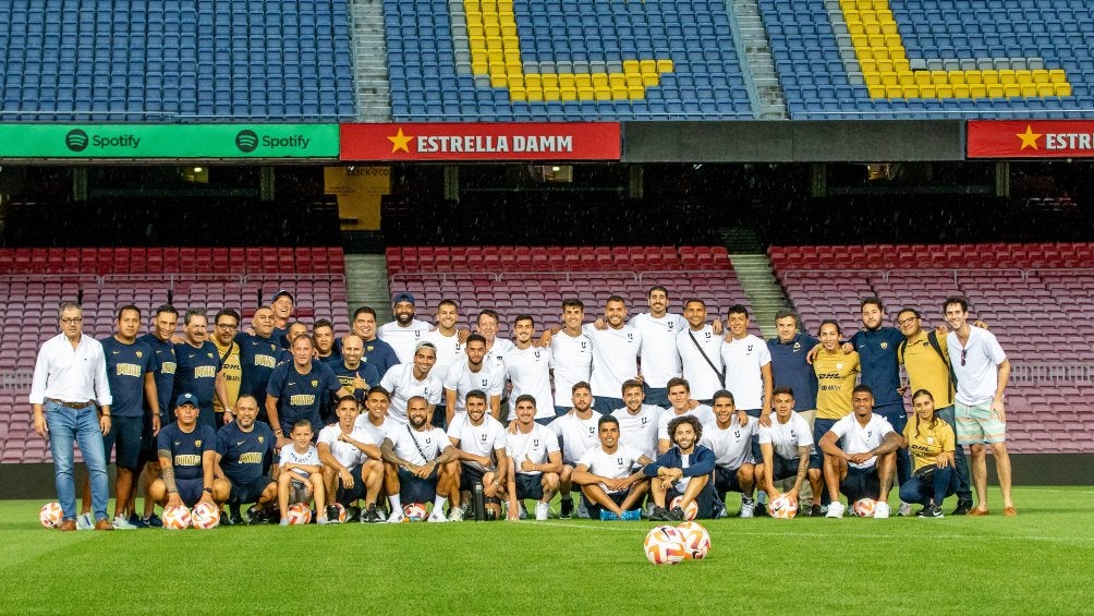 Pumas ya piso el césped del Camp Nou