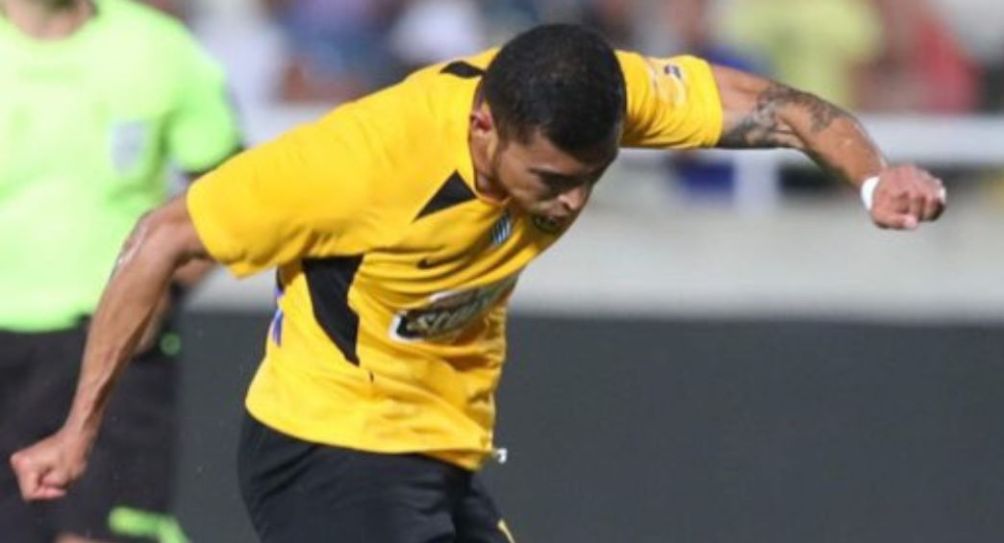 Orbelín Pineda durante un partido del AEK Atenas