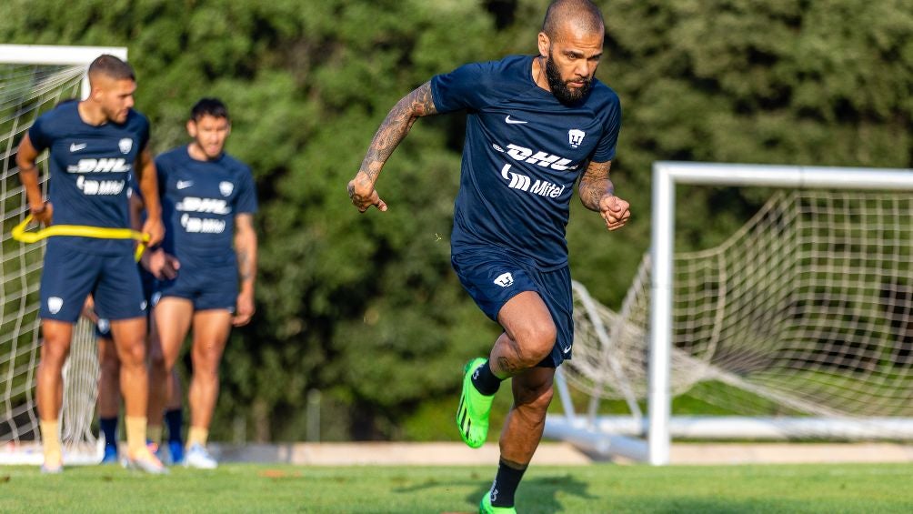 Dani Alves llevará la experiencia para los Pumas