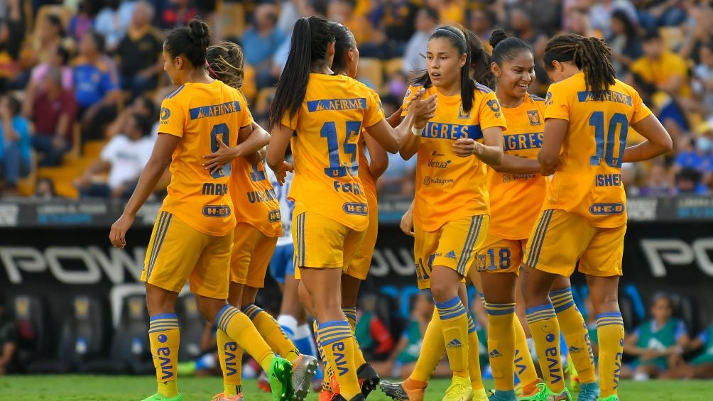 Tigres Femenil en festejo de gol