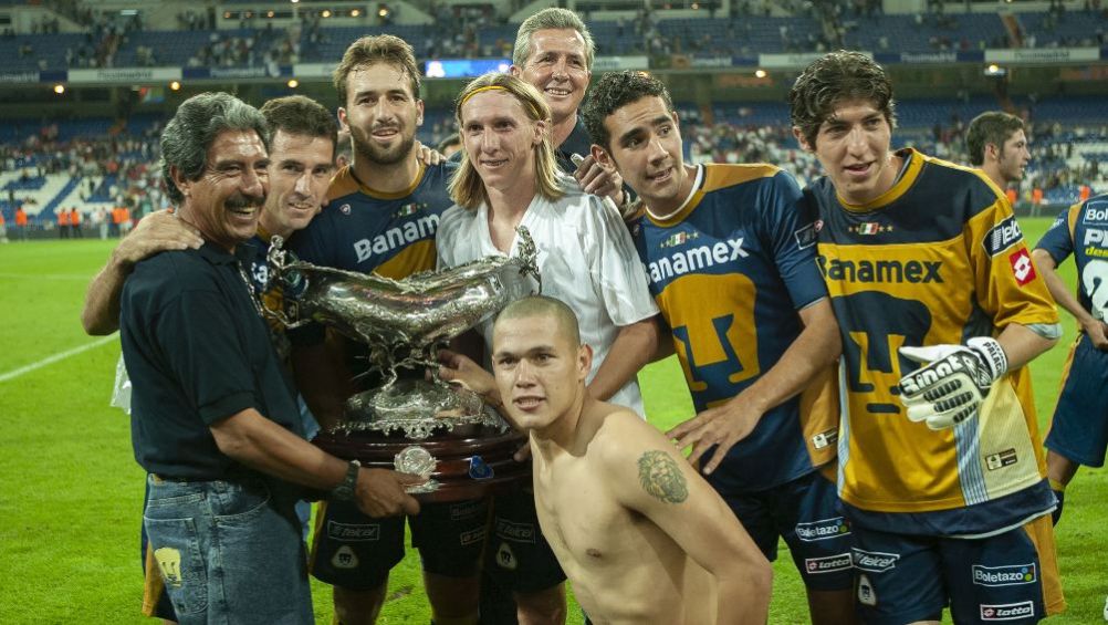 Pumas tras ganar el Trofeo Santiago Bernabéu