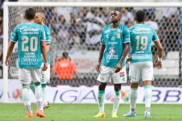 León reacciona durante partido ante Rayados