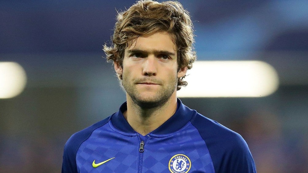 Marcos Alonso jugando con el Chelsea