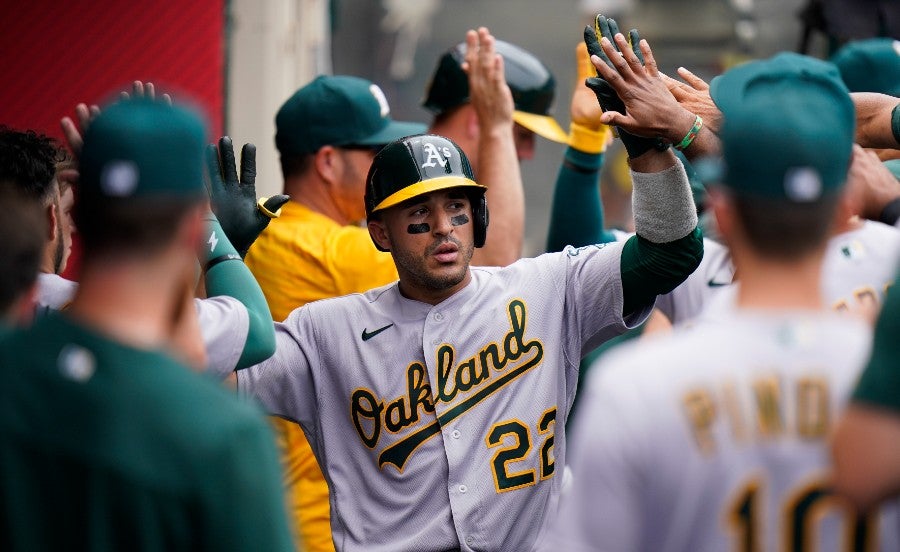  Ramón Laureano celebra en el dugout de Athletics