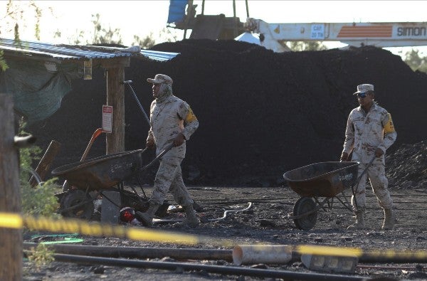 Labores de rescate de 10 mineros atrapados en una mina de carbón colapsada e inundada en Sabinas, Coahuila