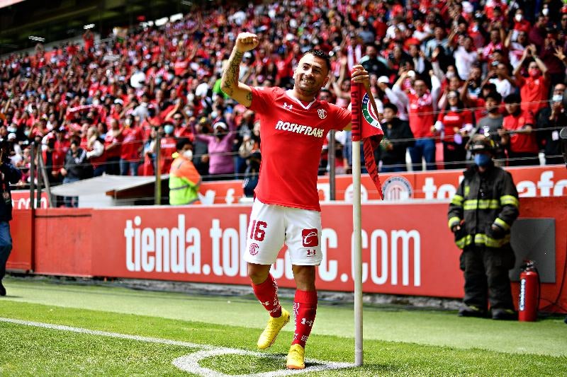 Jean Meneses en festejo de gol