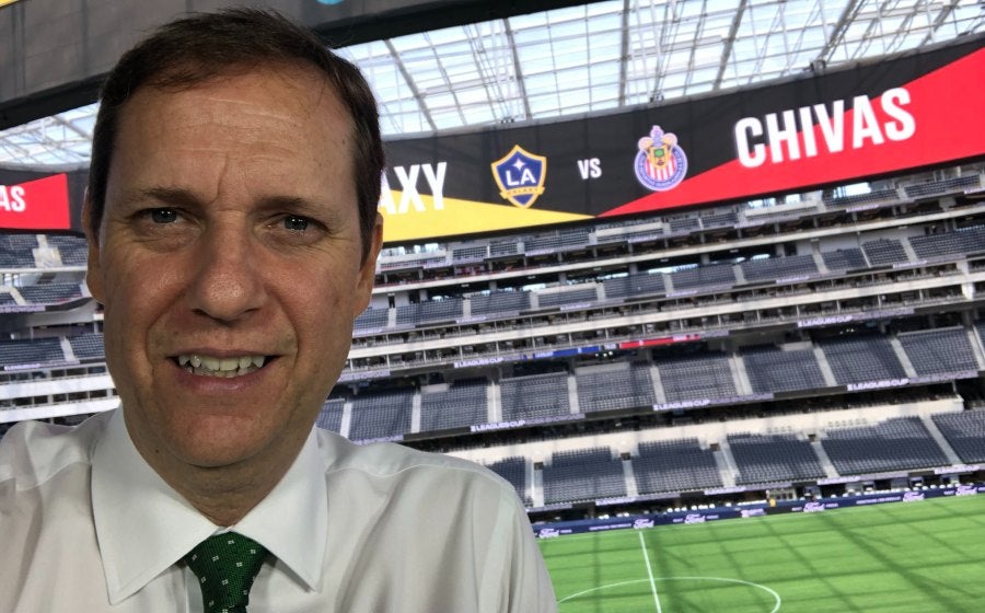 Paco Villa previo a narrar un Galaxy vs Chivas