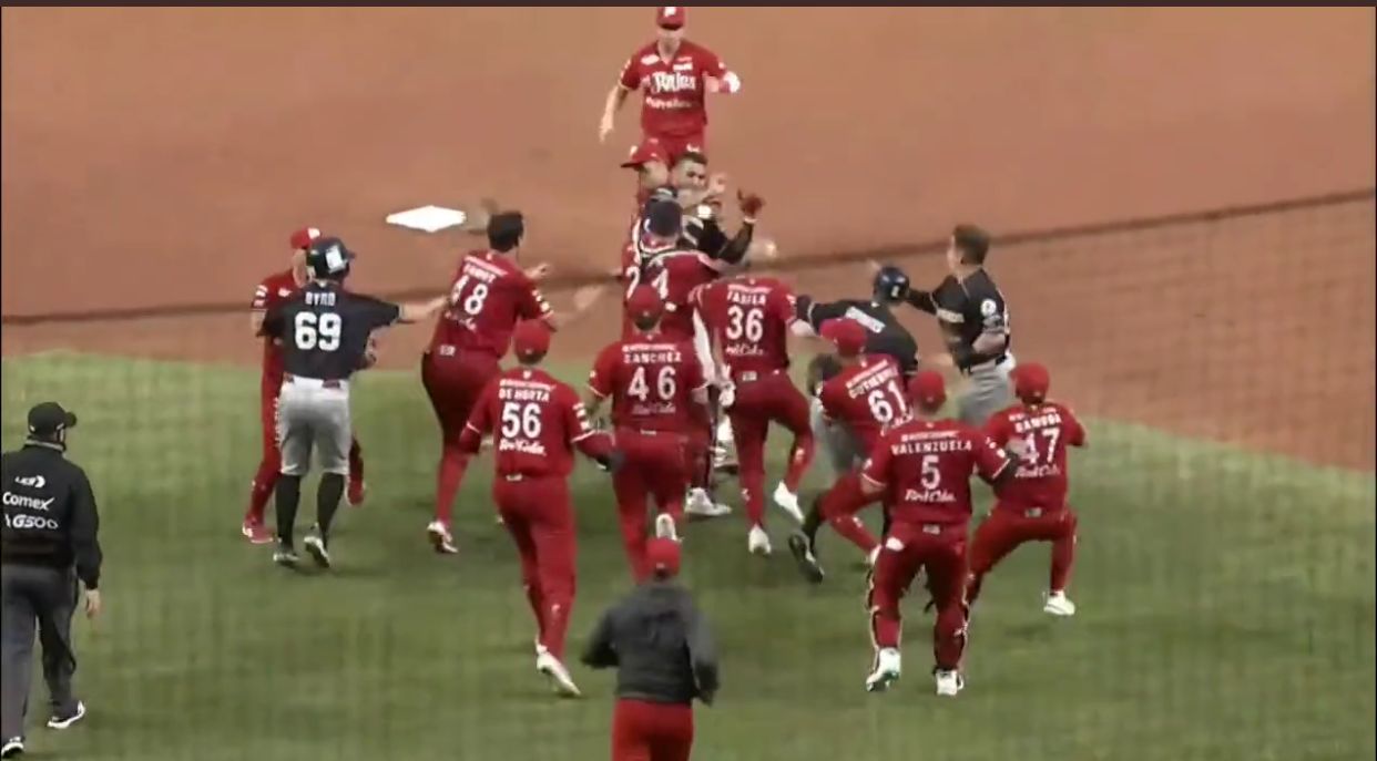 Pelea ente Diablos y Guerreros