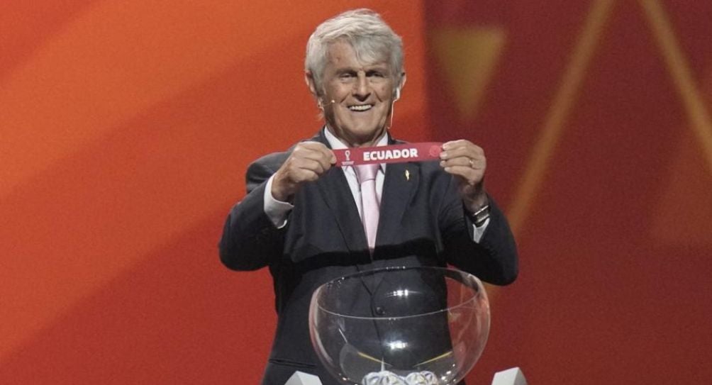 Bora Milutinovic en el sorteo del Mundial