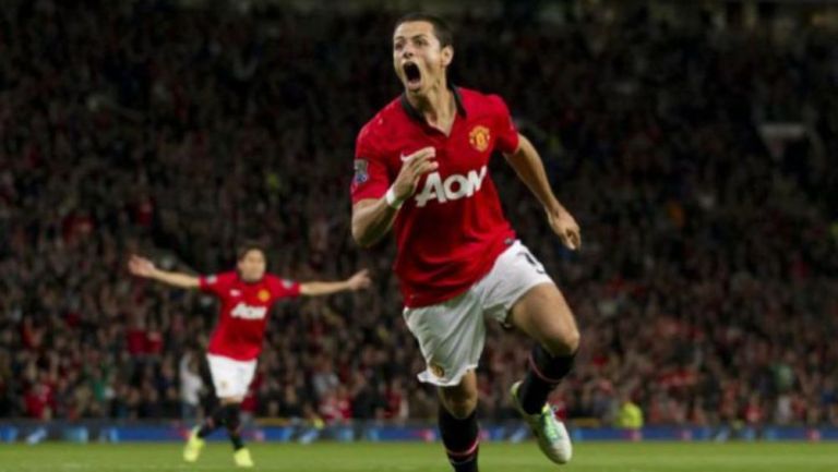 Chicharito celebra un gol con el Manchester United 