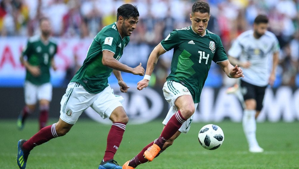 Chicharito en acción con el Tricolor