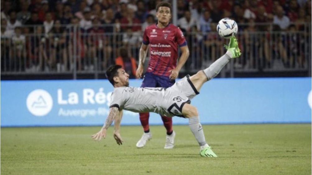 Messi anota el quinto gol ante el Clermont