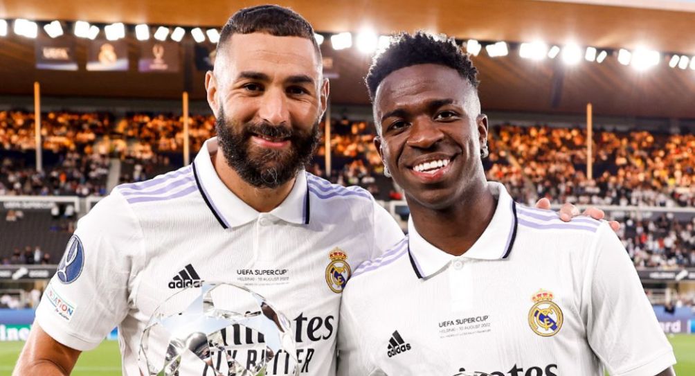 Karim Benzema y Vinicius Jr. tras recibir los premios