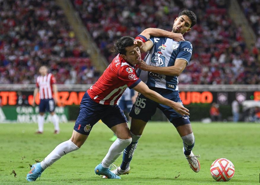 Mozo en acción contra Pachuca